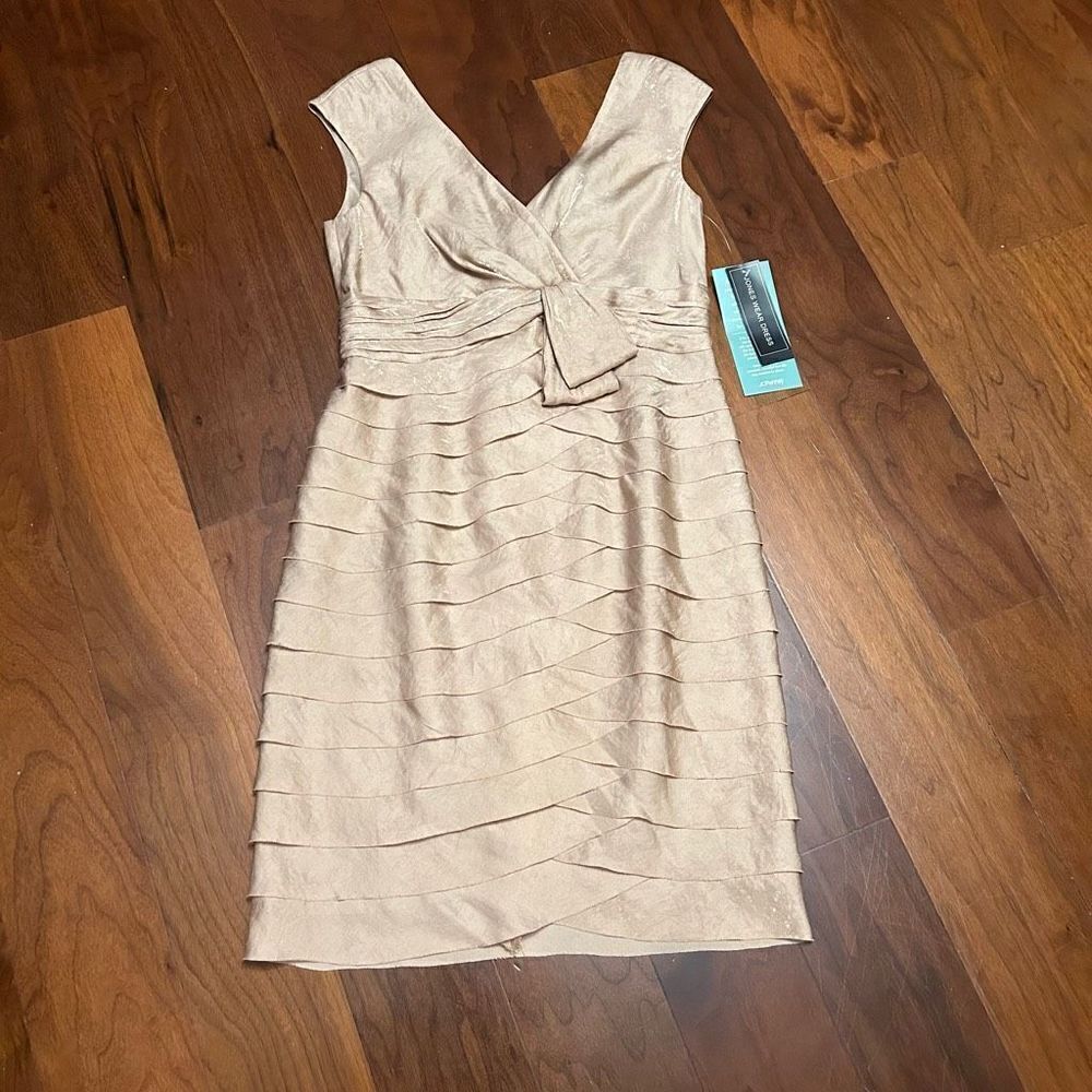 Jones Wear Dress women’s tiered dress in Old Gold size 10 NWT